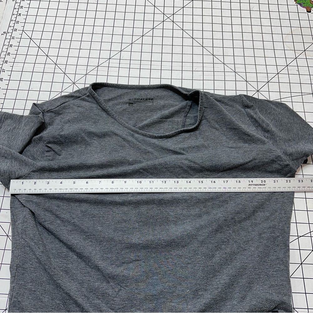 Alphalete Gray Short Sleeve Scoop Tee - Large - Picture 3 of 3